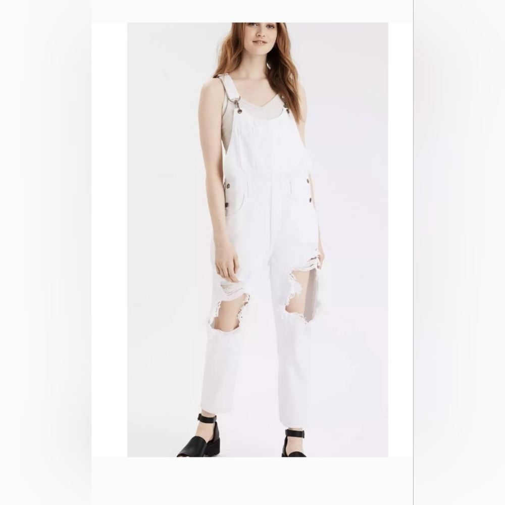 American Eagle 90s Boyfriend Overalls, ripped, white